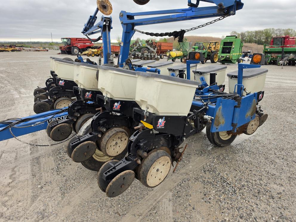 Image for 2004 Kinze 3200