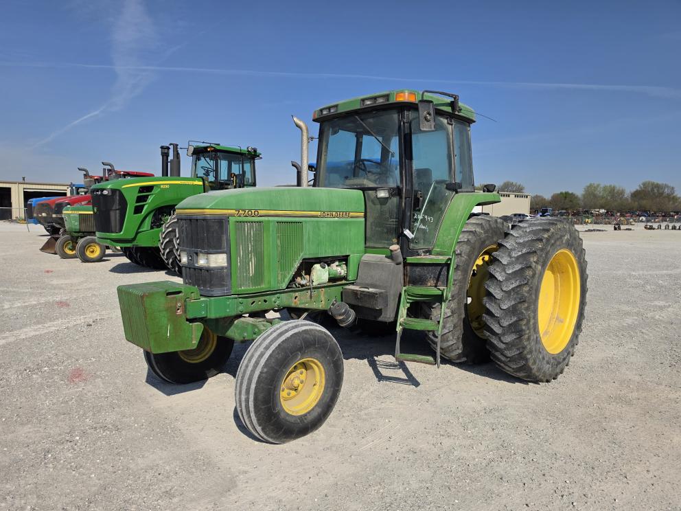 Image for 1994 John Deere 7700