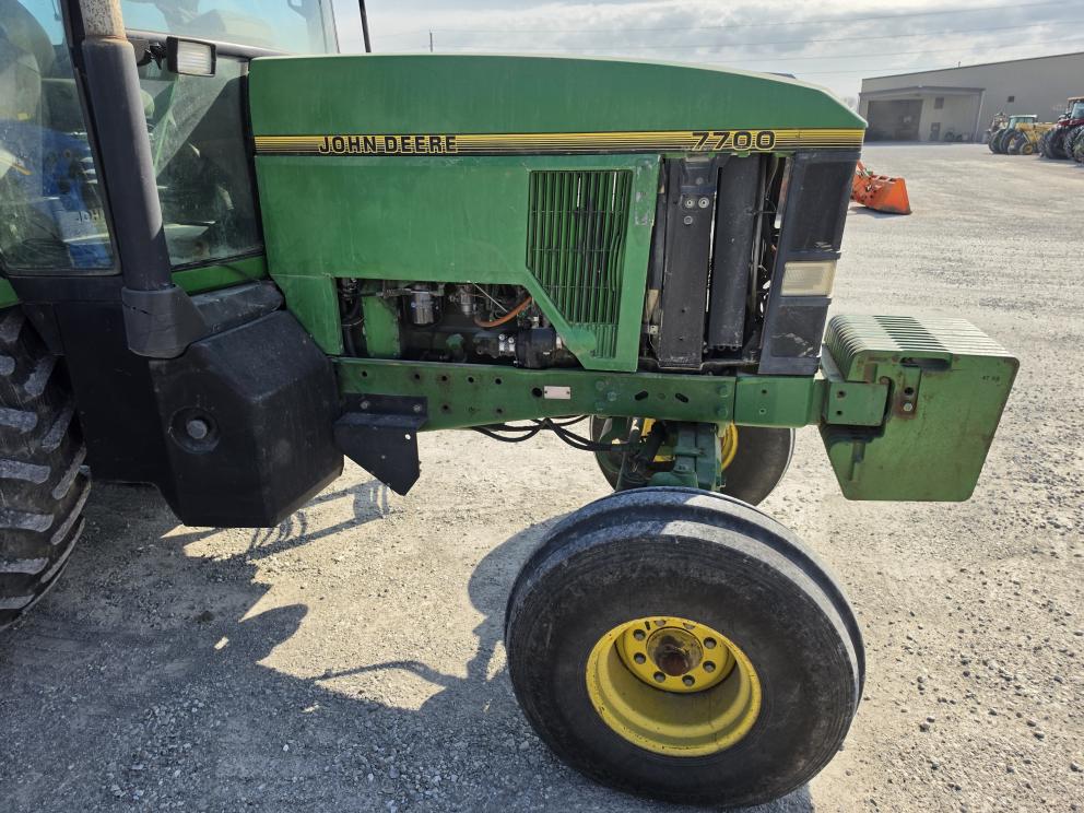 Image for 1994 John Deere 7700