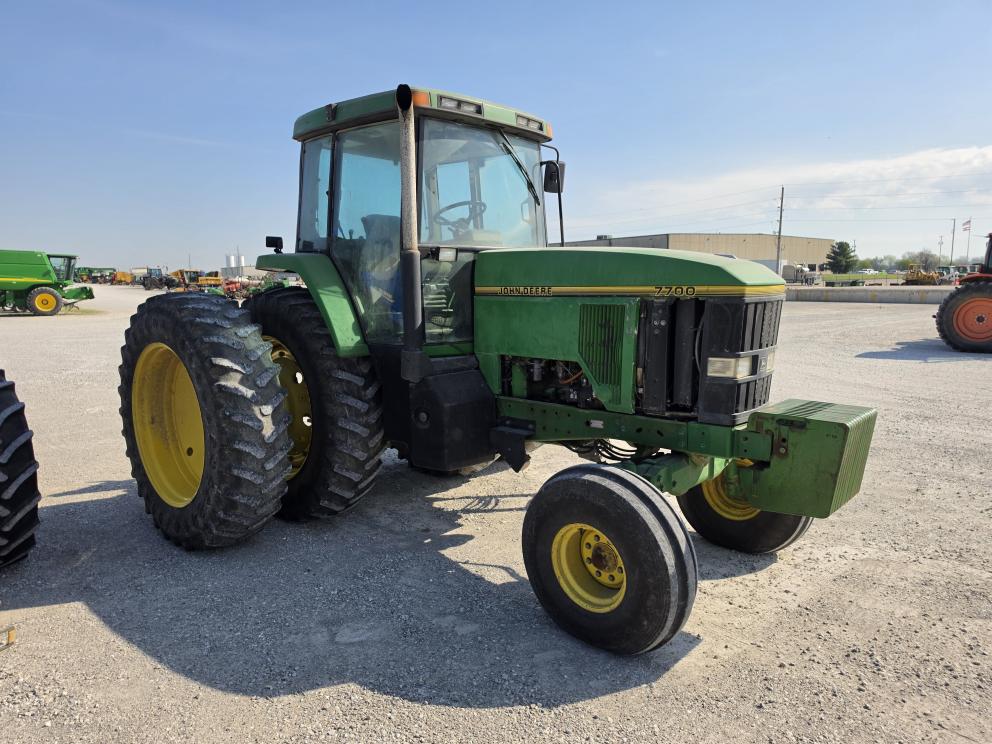 Image for 1994 John Deere 7700