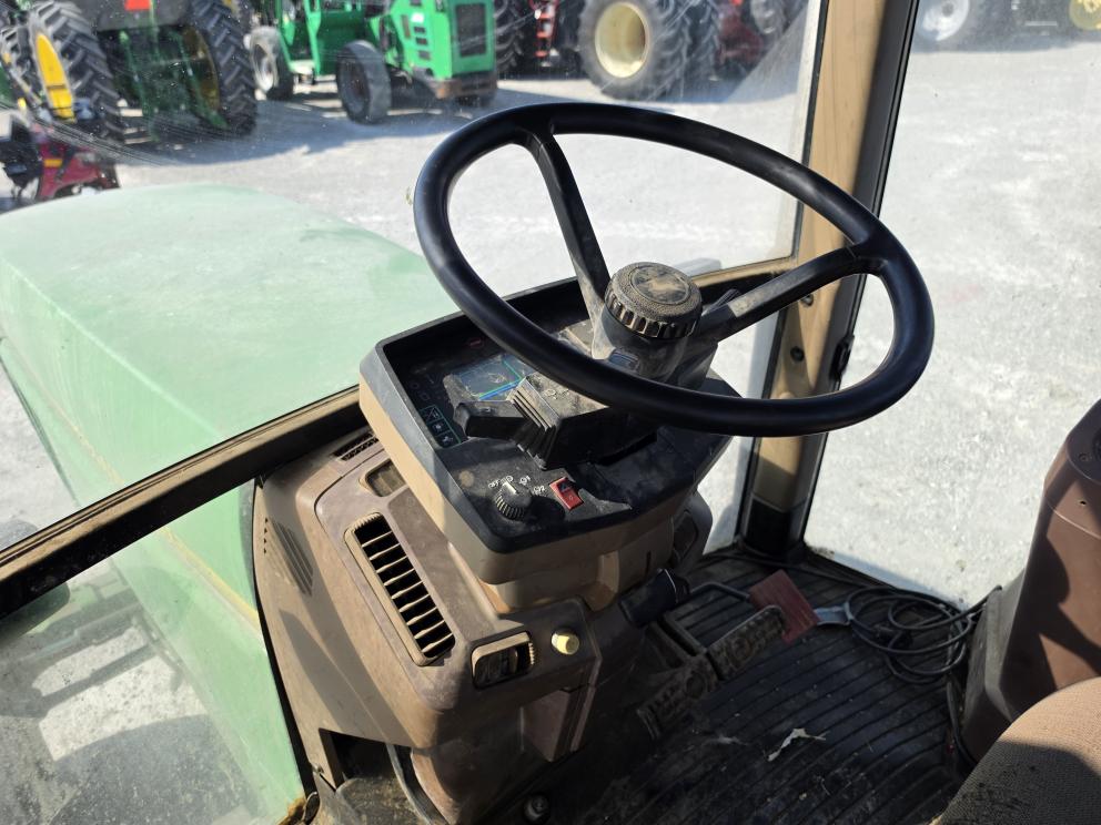 Image for 1994 John Deere 7700