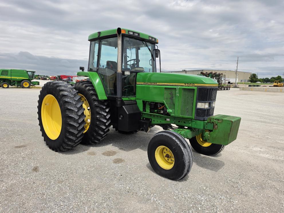Image for 1994 John Deere 7700