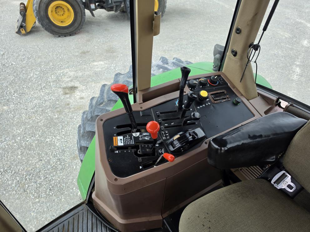 Image for 1994 John Deere 7700