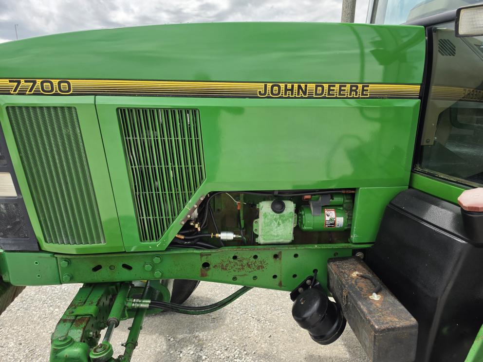 Image for 1994 John Deere 7700