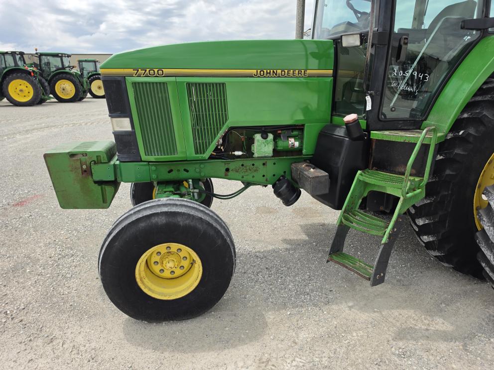 Image for 1994 John Deere 7700