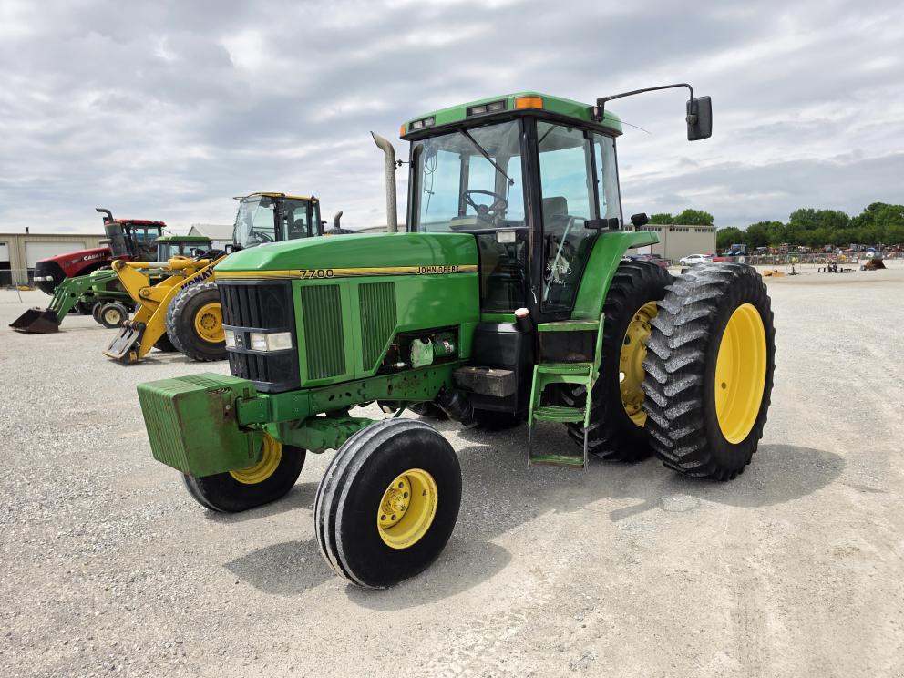 Image for 1994 John Deere 7700