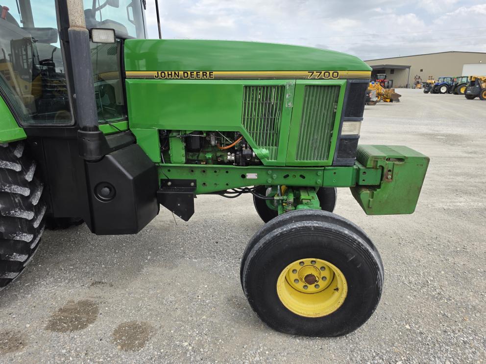Image for 1994 John Deere 7700