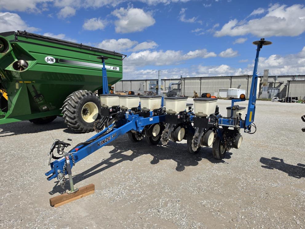 Image for 2016 Kinze 3000
