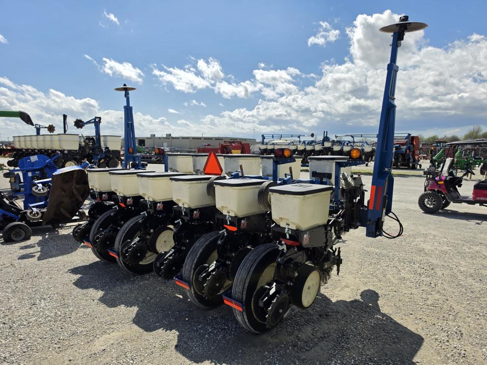 Image for 2016 Kinze 3000