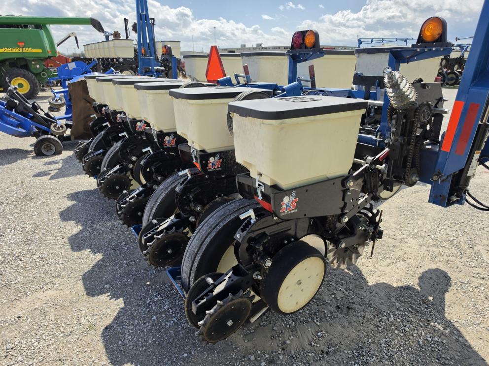 Image for 2016 Kinze 3000