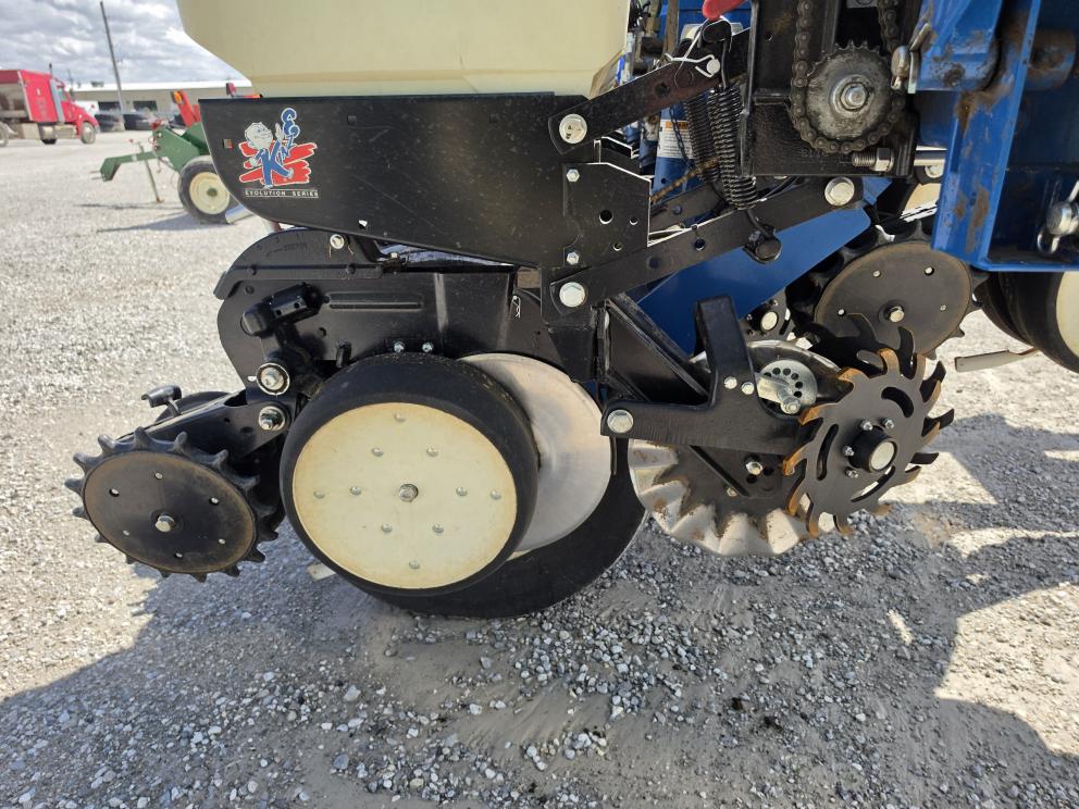 Image for 2016 Kinze 3000