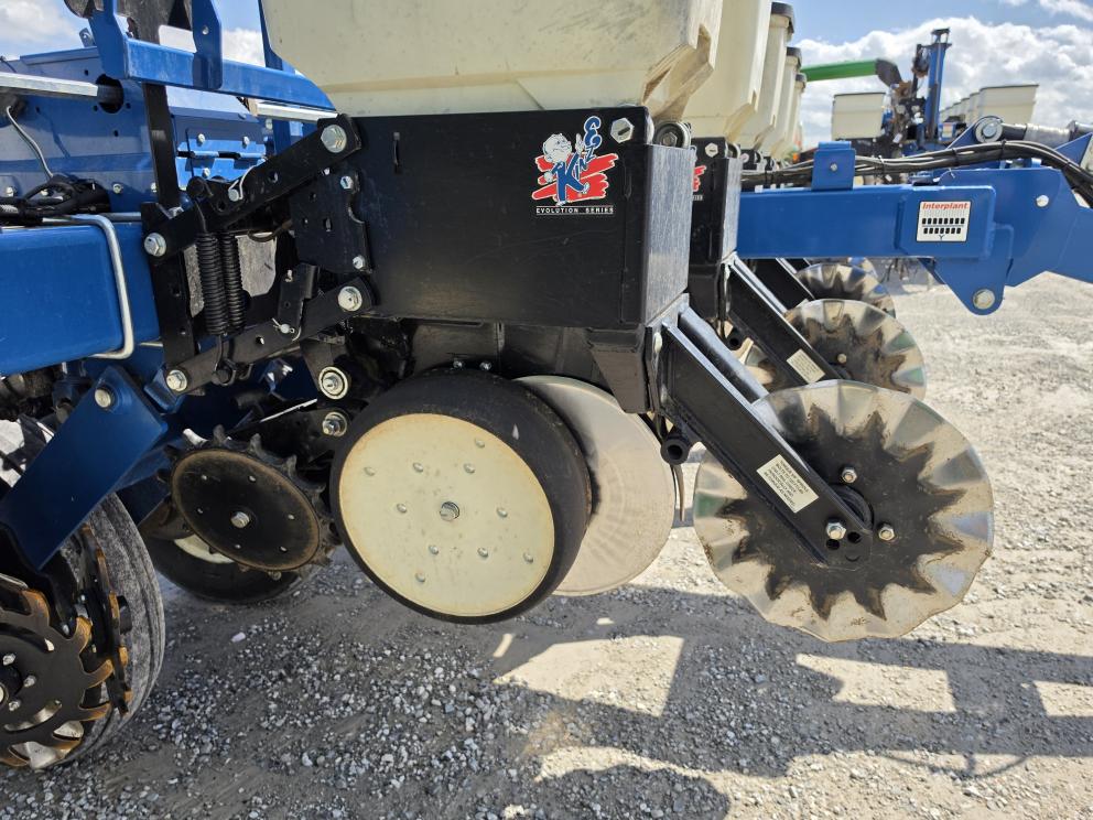 Image for 2016 Kinze 3000