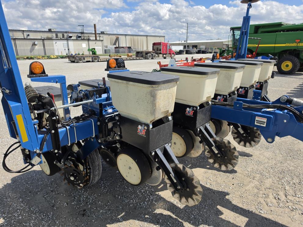 Image for 2016 Kinze 3000