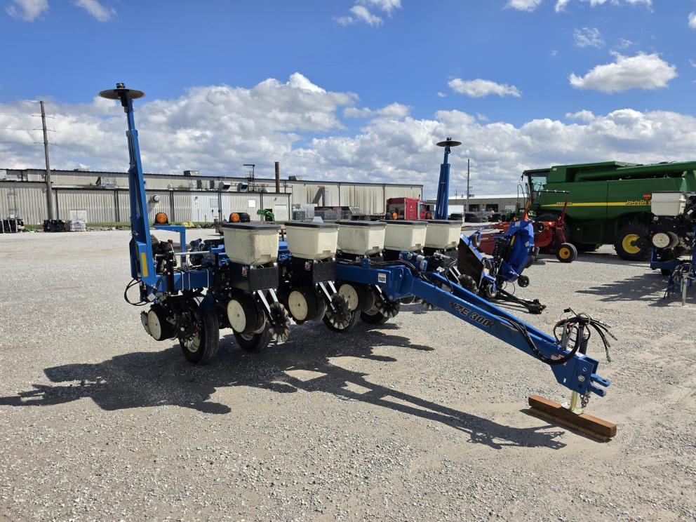 Image for 2016 Kinze 3000