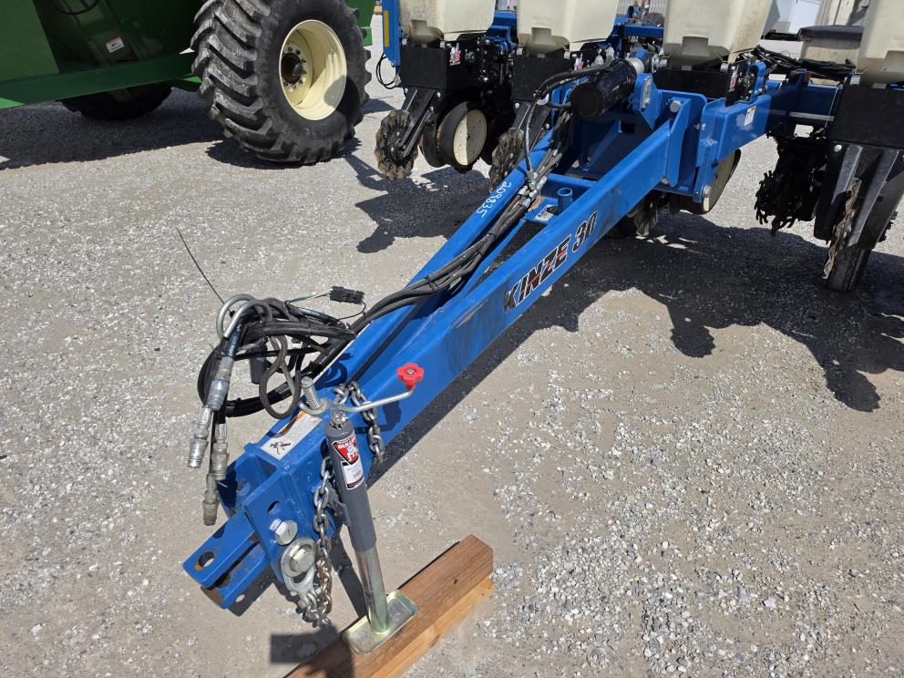 Image for 2016 Kinze 3000