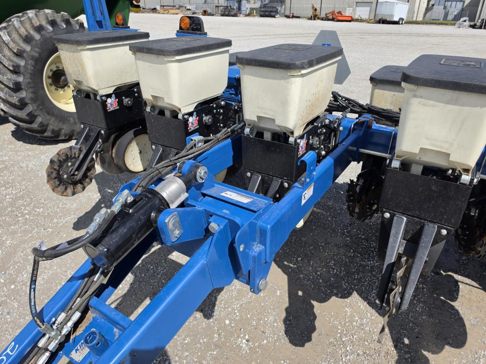 Image for 2016 Kinze 3000