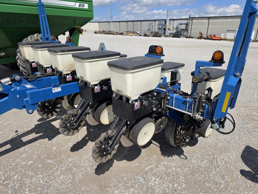 Image for 2016 Kinze 3000