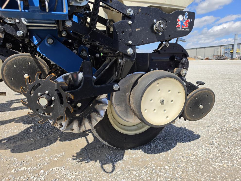 Image for 2016 Kinze 3000