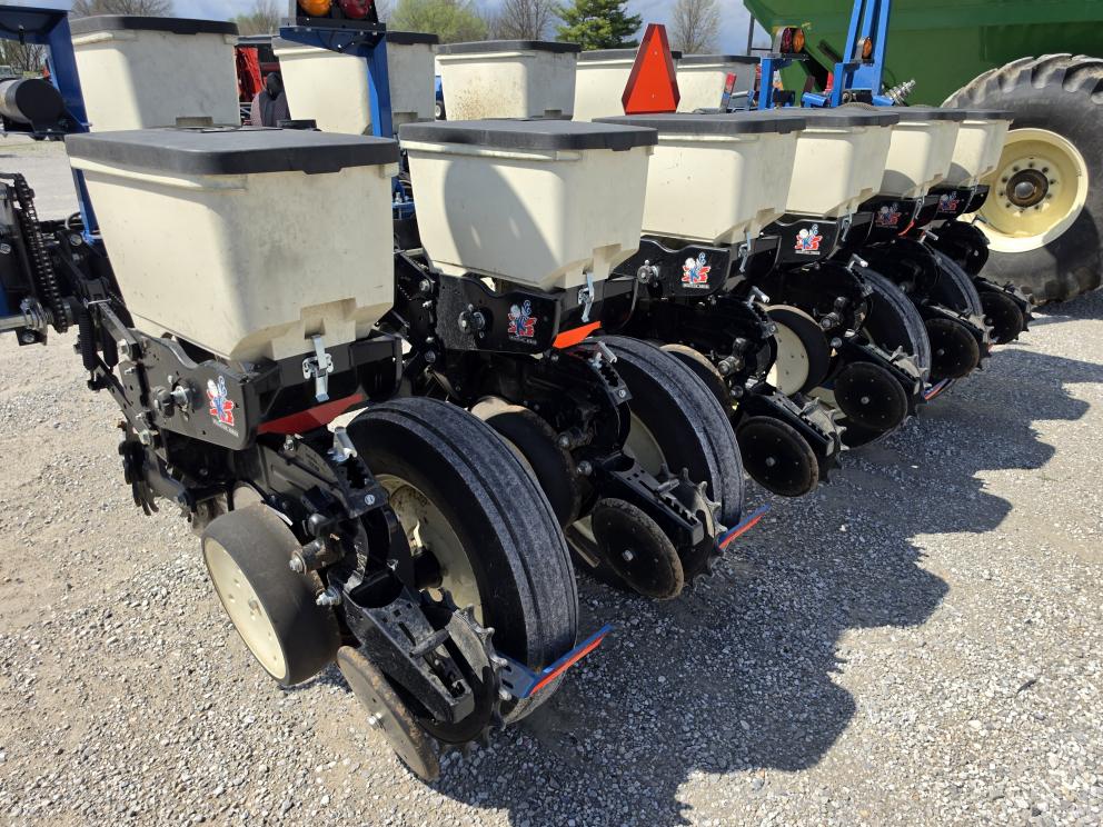 Image for 2016 Kinze 3000