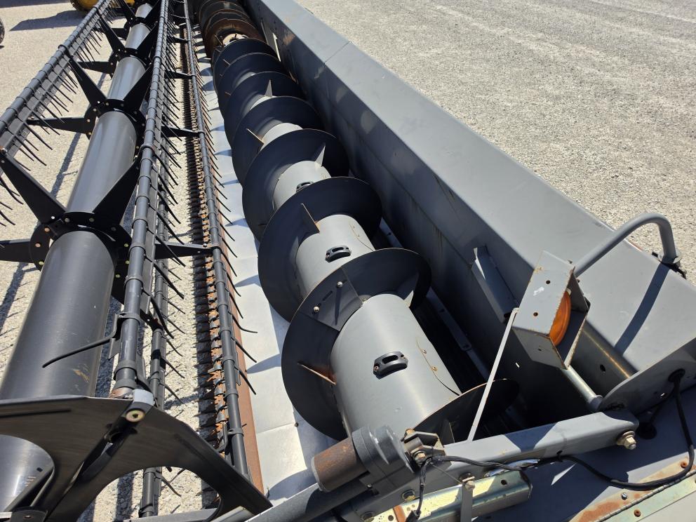 Image for 2009 Gleaner 8200-35R