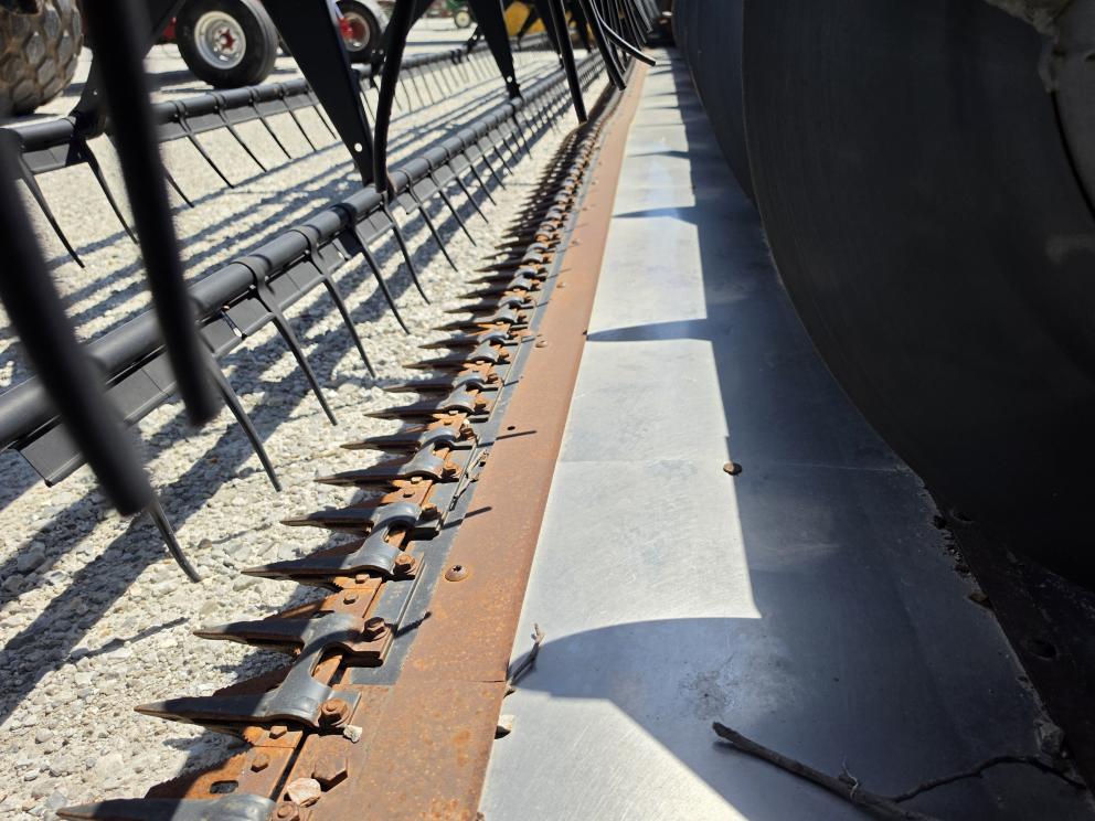 Image for 2009 Gleaner 8200-35R