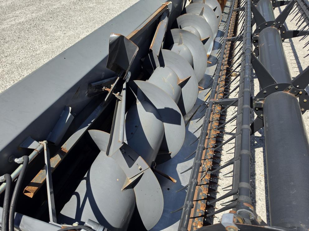 Image for 2009 Gleaner 8200-35R