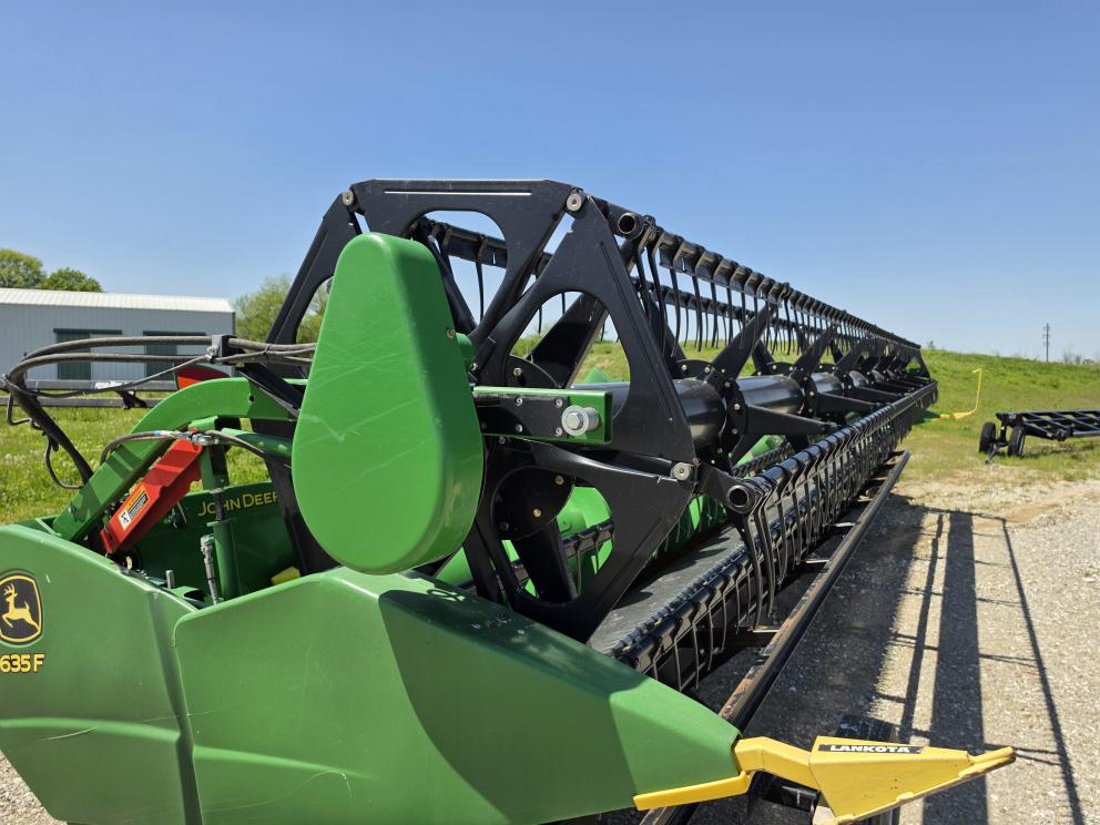 Image for 2015 John Deere 635F