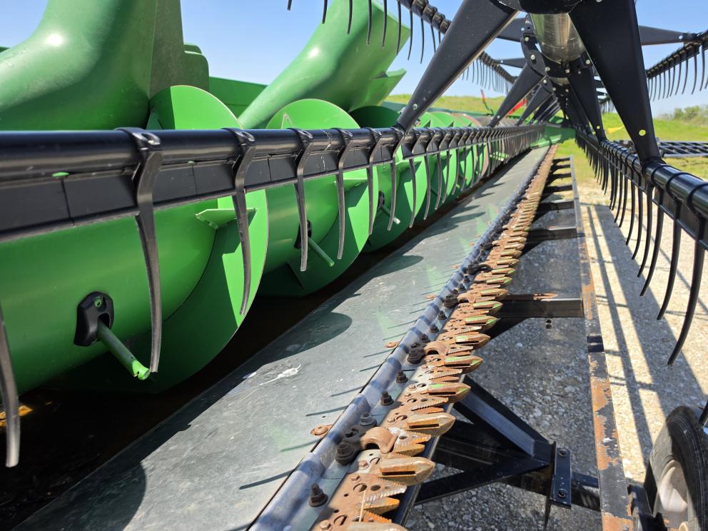 Image for 2015 John Deere 635F