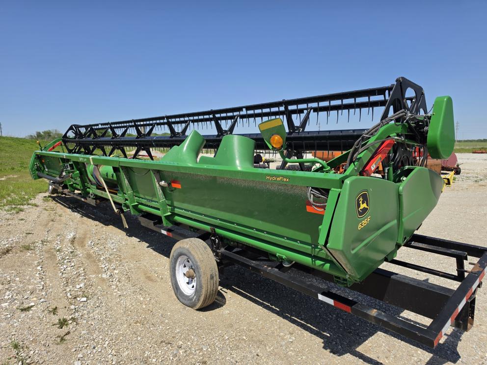 Image for 2015 John Deere 635F