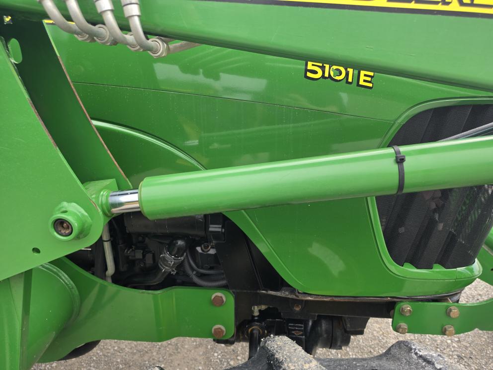 Image for 2009 John Deere 5101E