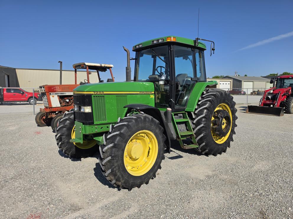 Image for 1994 John Deere 7200