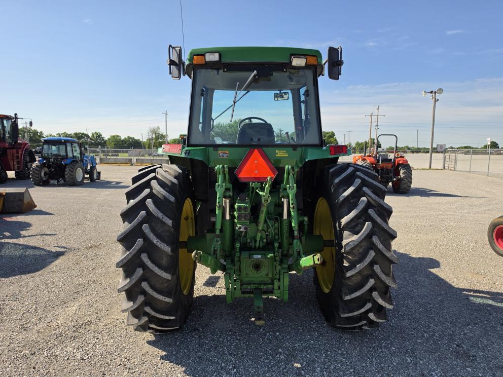 Image for 1994 John Deere 7200