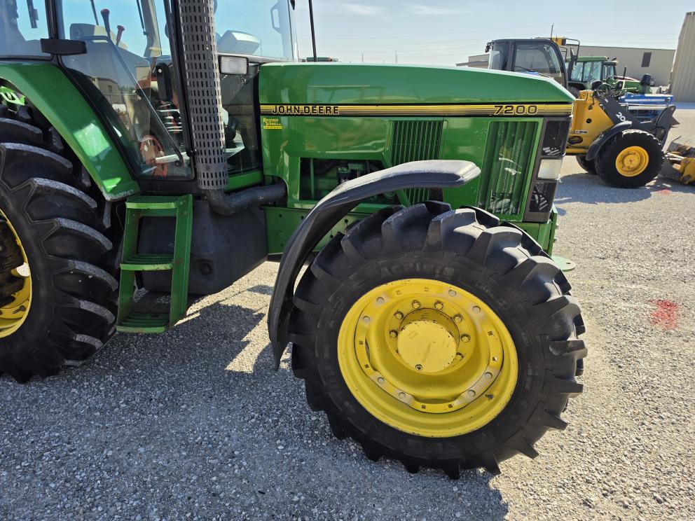 Image for 1994 John Deere 7200