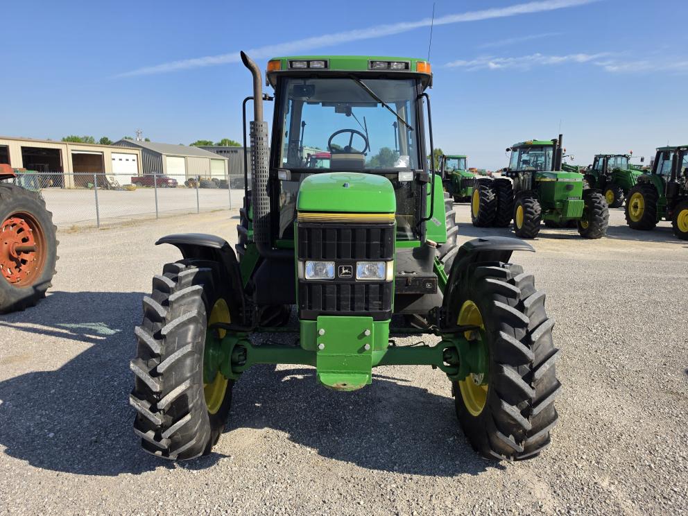 Image for 1994 John Deere 7200