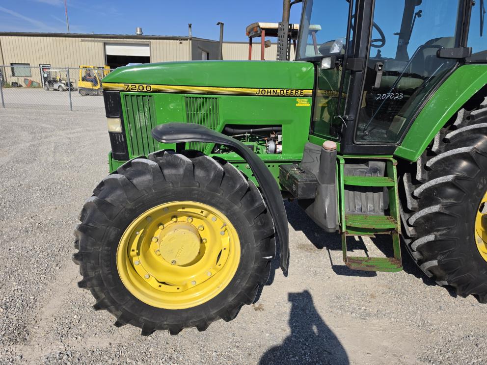 Image for 1994 John Deere 7200