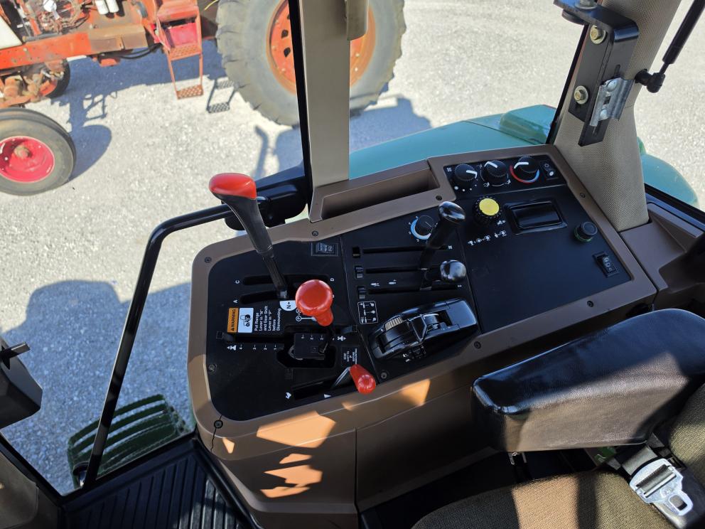 Image for 1994 John Deere 7200