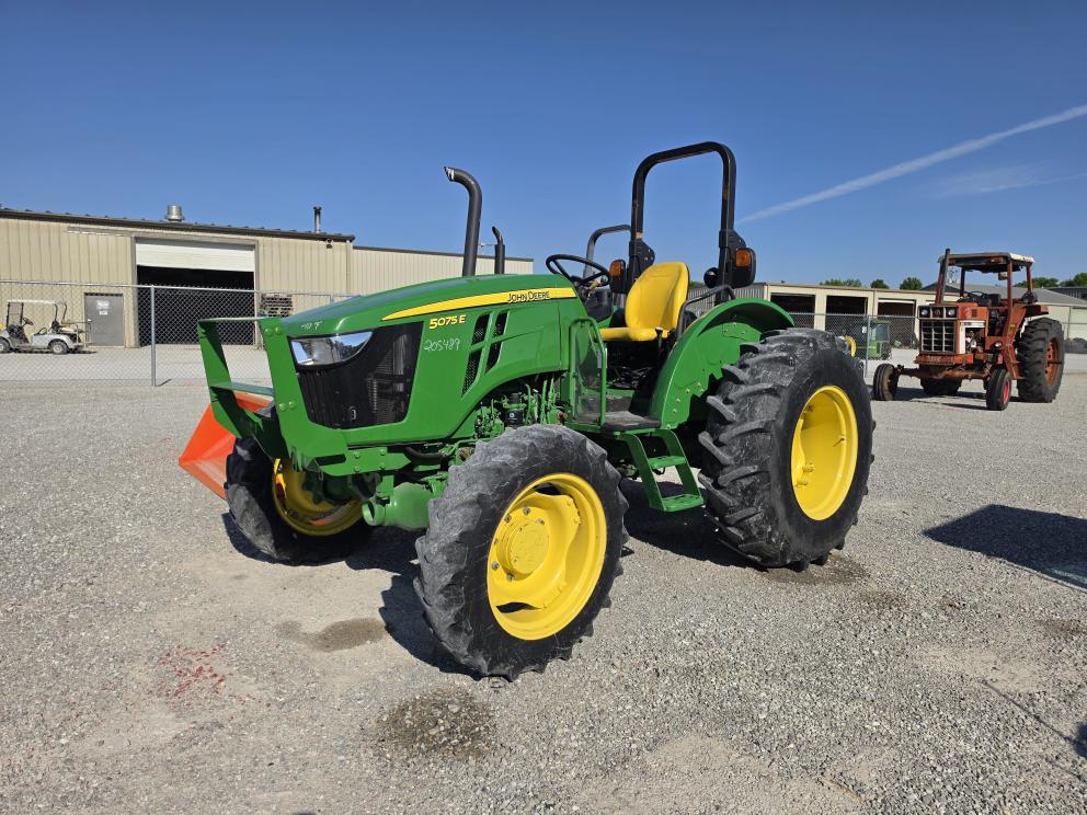 Image for 2018 John Deere 5075E