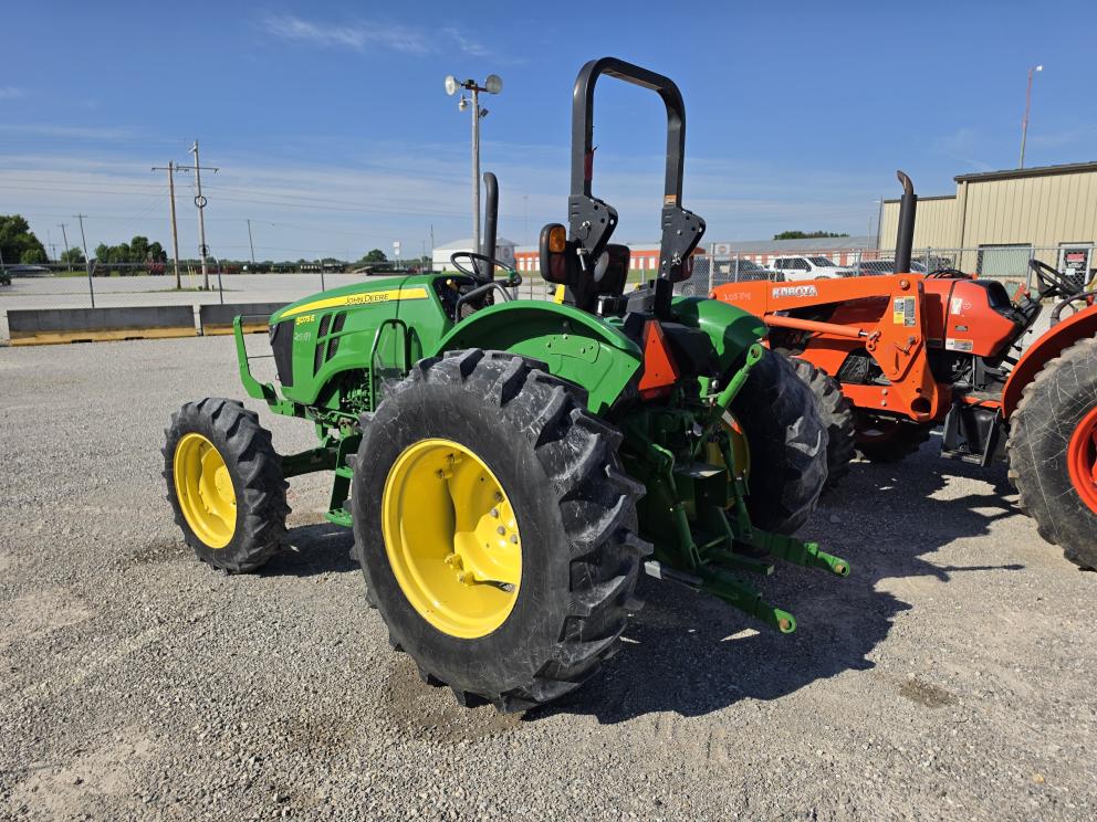 Image for 2018 John Deere 5075E