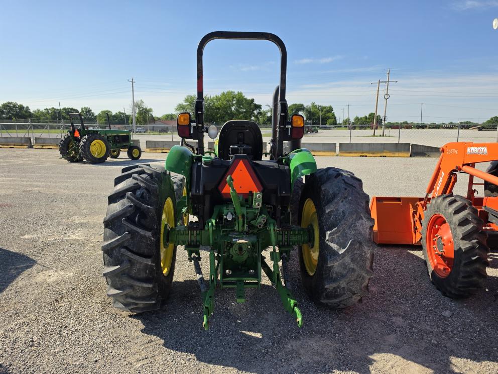Image for 2018 John Deere 5075E