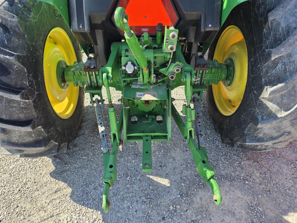 Image for 2018 John Deere 5075E