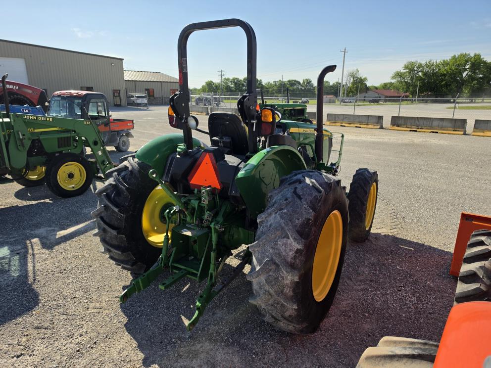 Image for 2018 John Deere 5075E
