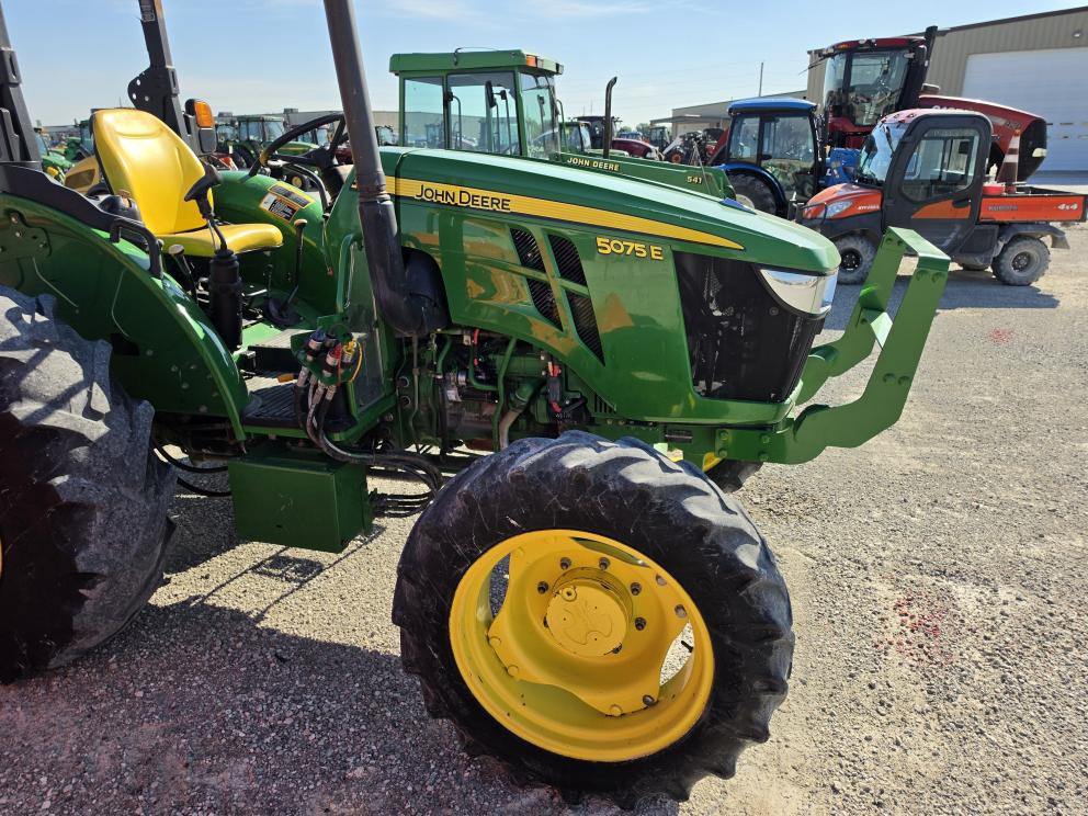 Image for 2018 John Deere 5075E