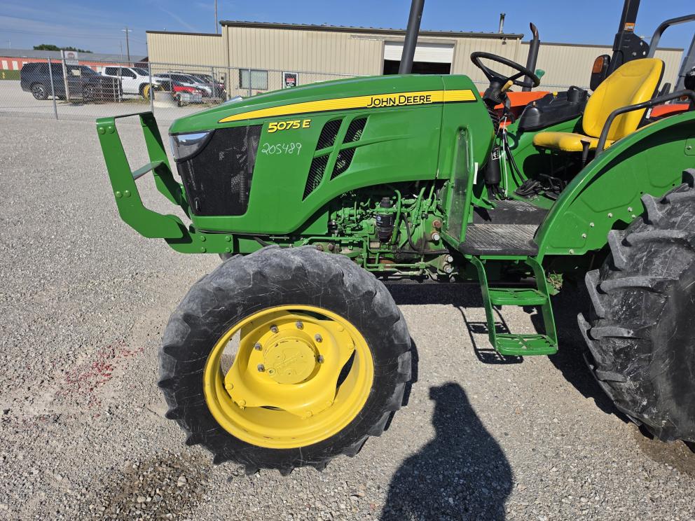 Image for 2018 John Deere 5075E