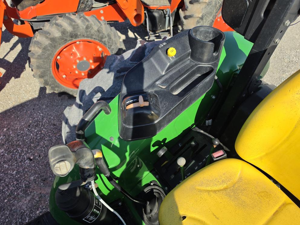 Image for 2018 John Deere 5075E