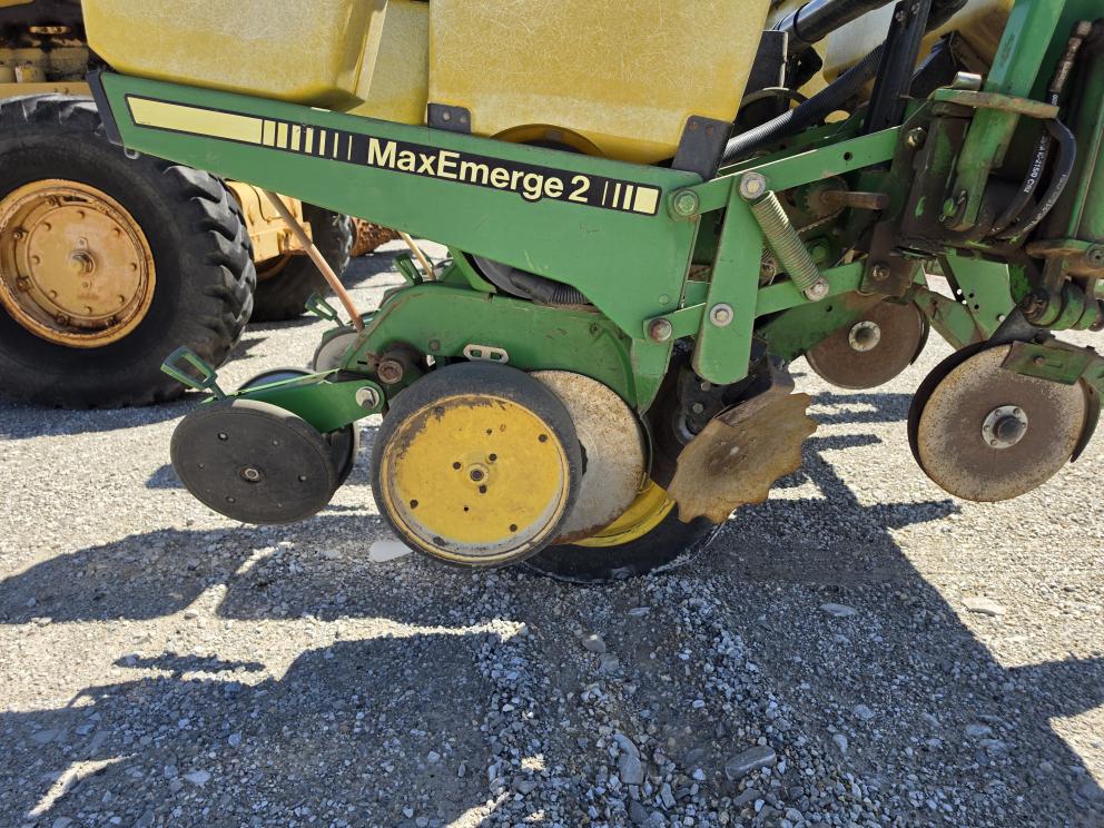 Image for 1993 John Deere 7200
