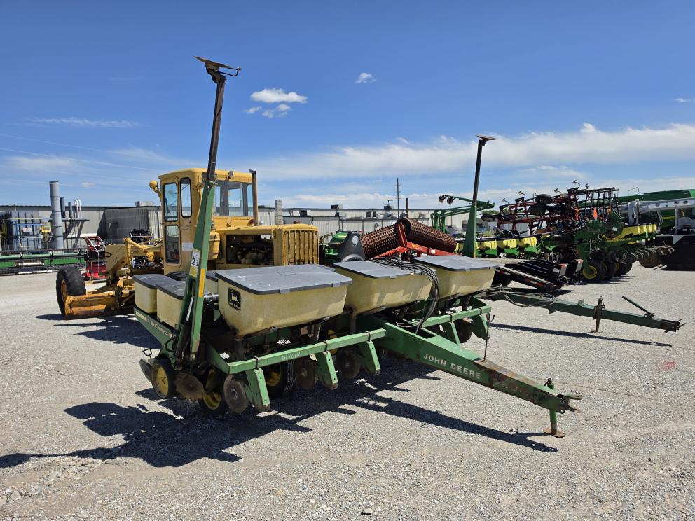 Image for 1993 John Deere 7200