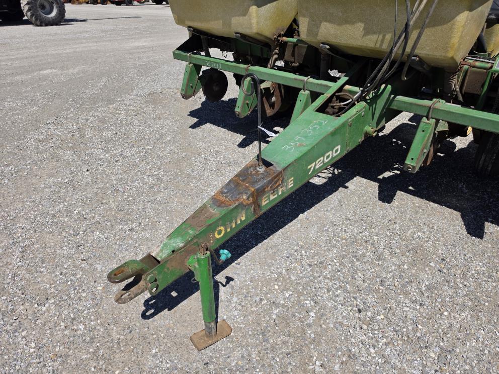 Image for 1993 John Deere 7200