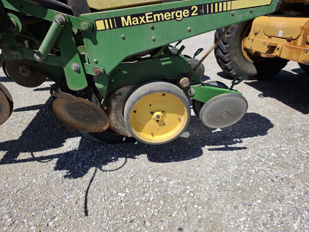 Image for 1993 John Deere 7200