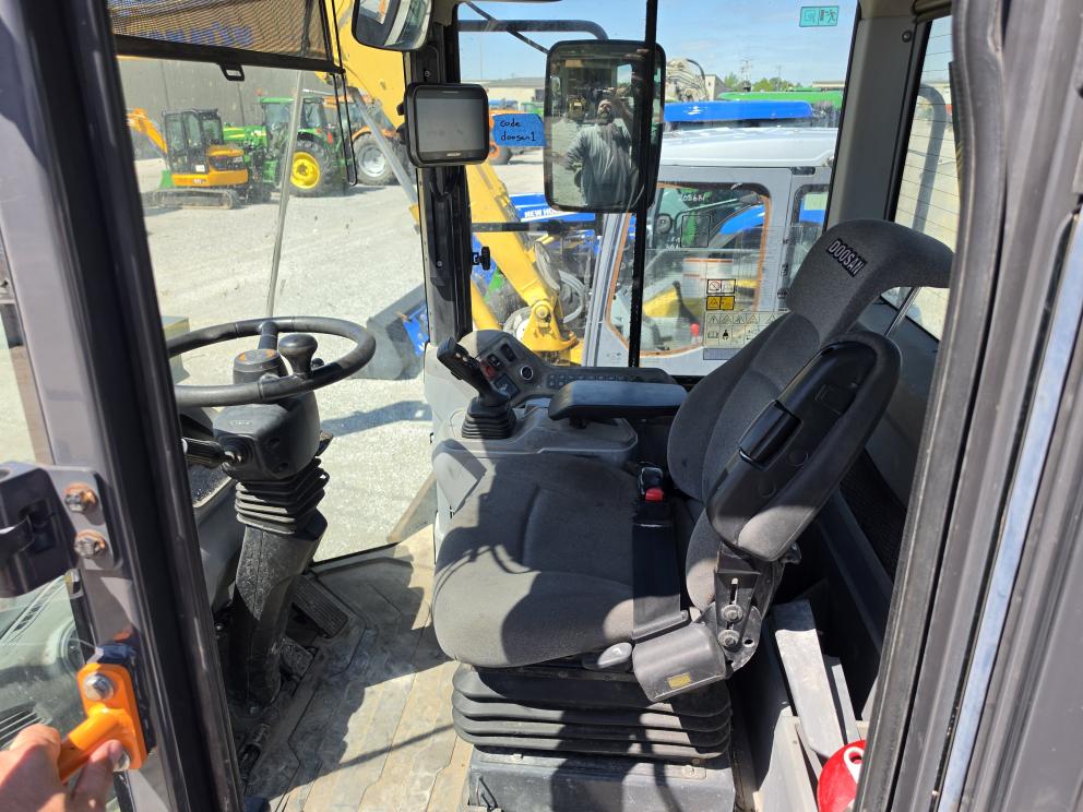 Image for 2021 Doosan DL220-7
