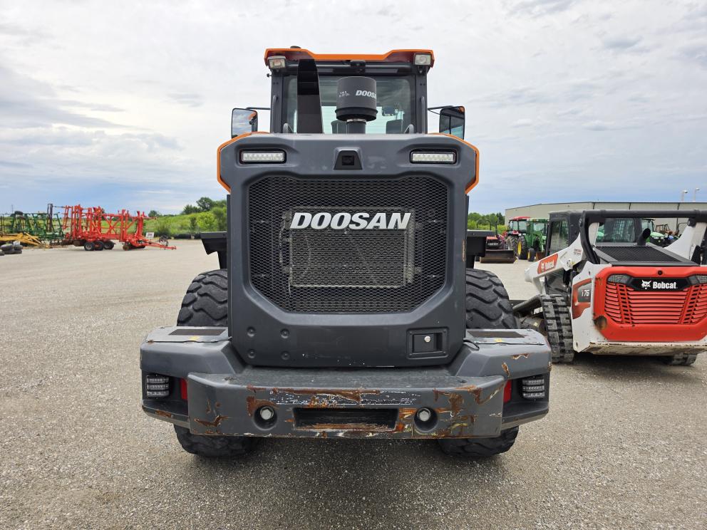 Image for 2021 Doosan DL220-7
